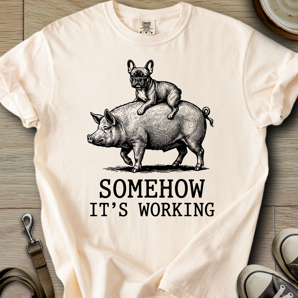 Somehow it´s working - Frenchie T-Shirt