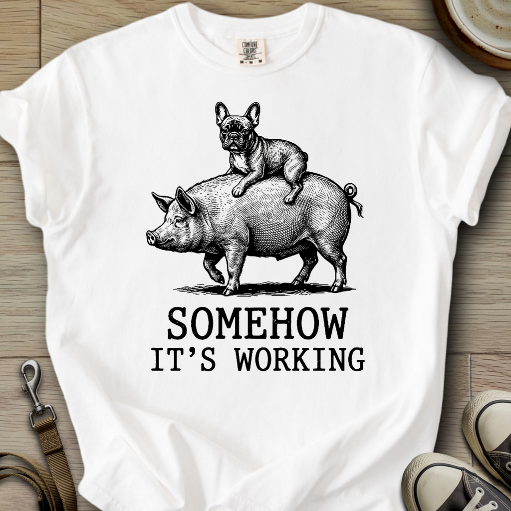 Somehow it´s working - Frenchie T-Shirt